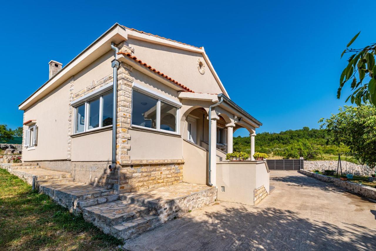 Holiday Home Ante With Beautiful Private Garden Nadin Exterior photo
