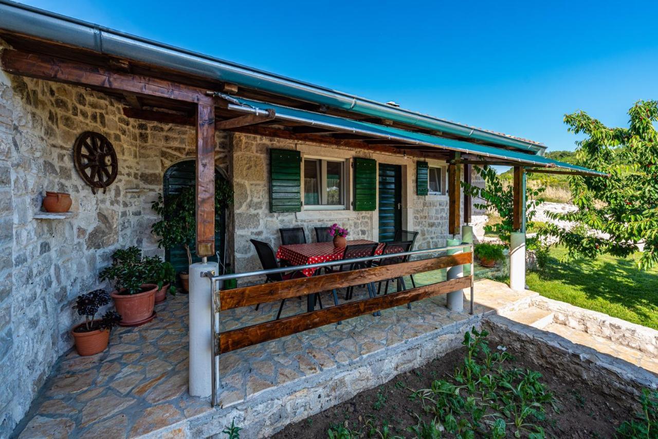 Holiday Home Ante With Beautiful Private Garden Nadin Exterior photo